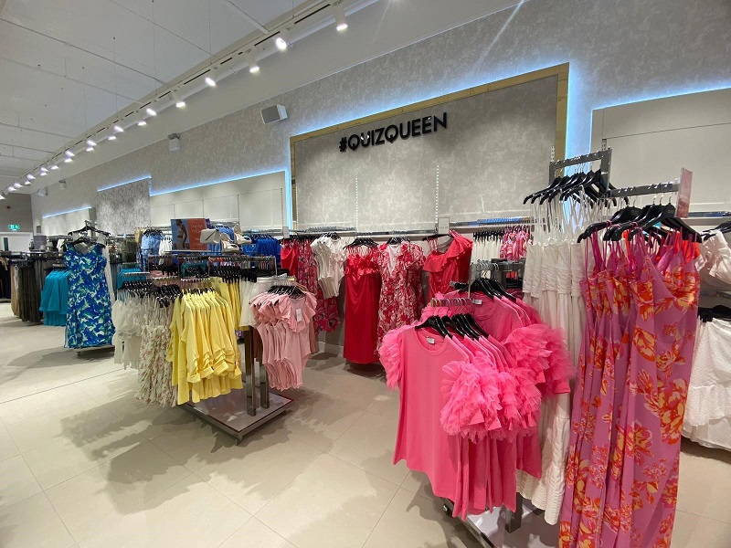 Women's clothes in Quiz store